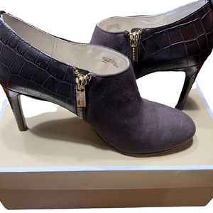Michael Kors Women’s Ankle Boots Sammy  Coffee Suede W/ Alligator Print  Size 10